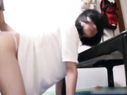 禽兽！刚成年的萝莉又白又嫩 惨遭叔叔强奸 无毛鲍鱼超嫩