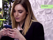 宝拉华丽的金发女郎用假阳具在她的菊花游荡