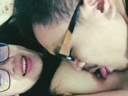 气质美人妻的闺房心事与老公日常不雅自拍流出戴着眼镜裹鸡巴的样子好反差