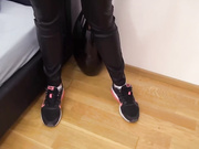 火辣可爱的女孩欺骗男友并为体内射精而乱搞