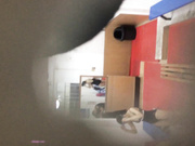 國內猥瑣大神男扮女裝暗藏偷拍設備潛入遊泳池更衣室拍攝各式漂亮妹子沐浴更換泳衣 1080P高清