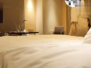 黑丝爆乳御姐背着男友出来做外围