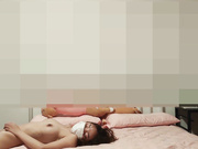 绿帽大神迷晕自己媳妇，找年轻力壮的小伙子来代驾，让代驾小伙从床上玩到客厅