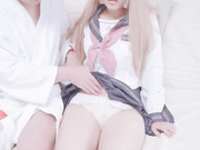 饥渴学妹放学后就来找我操逼，主动骑在肉棒上