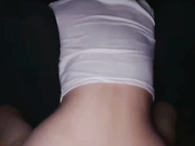 00后模特性爱私拍，粉丝接机在车里就调情玩起了车震