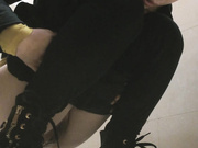 某寫字樓公共女廁全景拍攝到的各式美女少婦如廁 有個高跟鞋清純妹子陰唇蠻大的 1080P原版高清