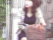 某站最新流出作品-公共場合拍攝到的3位內急難耐的美少婦噓噓 站著尿尿內褲得濕了 720P原版高清