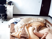 居家攝像頭黑客破解拍攝到的鍋蓋頭大哥午休時間回家和媳婦啪啪打炮 內射完事後擦擦雞巴上淫水上班去了 1080P高清原版