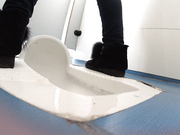 国内某高中男生偷拍全班女生如厕+露脸,一不爽就将全班女性上上下下都拍了个遍,这位神一样的人物，值得收藏-董灏冰