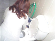 某娛樂場所公共衛生間拍攝到的各種類型年輕氣質美少婦如廁 撅著大屁股看得誘惑十足～720P高清原版