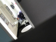 牛人潛入星級酒店員工女廁拍攝紅衣牛仔褲妹子如廁 肥嫩逼逼水超多 高清完整版