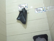 國內某大型商場公共女廁拍攝到的各式美女少婦如廁 有個身材苗條皮膚白皙妹子衛生巾超大 1080原版高清