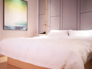 嫖妓達人星級酒店開房現場直播高價約了個高顏值皮草模特外圍女上門服務 穿著黑絲挑逗跪舔雞巴騎乘位幹得嗷嗷直叫 太猛了 國語對白