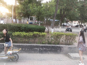 最新流出國內廁拍大神路邊尾隨美女進入公共女廁偷拍美女如廁噓噓 有個等車玩手機的妹子顏值超高 逼逼肥嫩誘惑 1080P高清原版