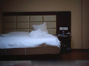 周末眼鏡哥酒店開房約了個苗條身材兼職妹子泄瀉火 主動跪舔雞巴配合各種體位 叫床聲給力 國語1080P高清