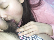 周末假期某學院大四騷浪學妹出租屋露臉給男友吃雞巴 口活功夫絕對杠杠的 絕對帝王般享受啊 國語1080P高清無水印