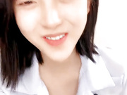 极品小妹露脸一个人发骚诱惑狼友，粉嫩骚穴特写展示，逼毛都没几根道具深插宫底跳蛋摩擦阴蒂，浪叫呻吟不止