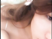 在办公室玩露出直播的广西妹子拿了把大剪刀说要卖逼毛一块钱一根