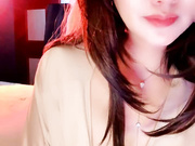 成熟又有韵味的极品少妇，全程露脸在狼友的调教下漏出骚奶子揉捏，跳蛋塞逼里抽插自慰淫水多多，浪叫不止