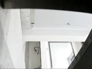 坑神潜入写字间公共女厕，独占一个坑位，连续偷拍多位，气质OL办公小姐姐方便