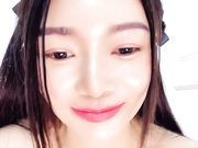 白丝露脸无毛逼微微小阿姨一个人精彩大秀直播，淫声荡语互动撩骚揉奶玩逼道具抽插，高潮喷水特写展示好刺激