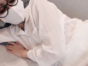 推特大神《北野爱》上演勃起障碍者的治疗师❤️甜美眼镜护士被后入爆操，肥臀被插的淫水流满整根鸡巴，最终被内射精液持续流出