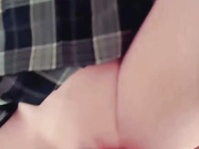 【真实乱伦】妹妹为了让我给她买苹果16，故意整天在家里穿着JK勾引我