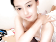 极品人妻黑丝吊带露脸镜头前的无限诱惑，揉奶玩逼掰开给狼友看特写，淫声荡语撩骚尿尿给你看，高清无水印