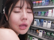 IPZZ-794 物静かな新人バイトは何故か中年店長の俺に好意を持ち 脱いだら凄い身体をしおらしく見せつけて誘惑してくる… 坂井美桜 - 4of5