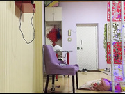 单位风骚女主任老公出差寂寞难耐,约我去她家谈工作,情趣制服装开门,赤裸裸的勾引,先操了再说！