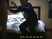 酒店爆操女神级性感漂亮的连衣裙外围女,操完一次不过瘾还想继续干,美女不愿意了赶紧穿衣服!