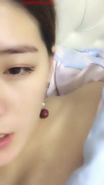 对白淫荡逼毛很浓密的E奶美眉和包皮鸡巴炮友啪啪逼逼里面还挺鲜嫩的