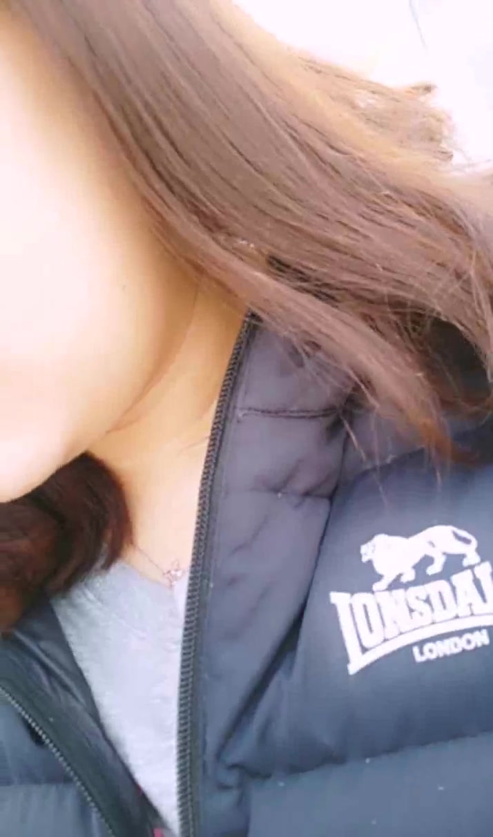 大奶少妇约会司机炮友到马路下面的桥洞啪啪真服了这哥天气那么冷户外还能硬