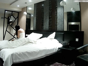 喷血推荐-稀有房偷拍气质长发美女少妇和网友酒店见面时突然网友朋友进来要3P,少妇不同意被网友狠狠的爆插!