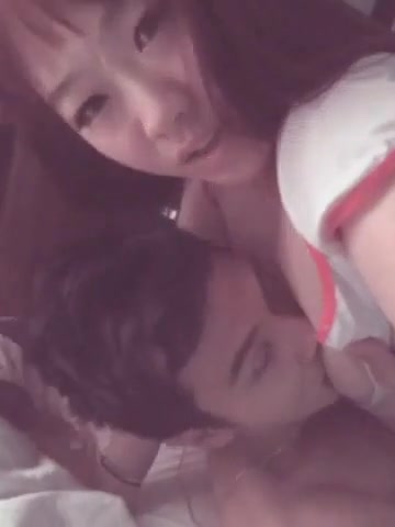 小姨子穿护士装被操不忘自拍