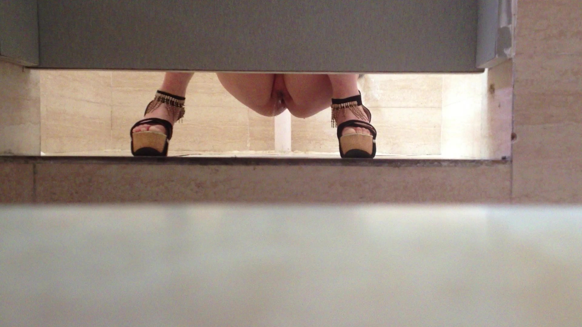 偷拍 极品厕拍人美鞋美B更美 露脸