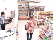 [SCOP-145] もうワザととしか思えない！胸を押しつけながら超密着してくる巨乳人妻の発情サインを見逃すな！