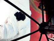 主题酒店偷拍-逼毛旺盛的小少妇酒店和情人偷情,男的想射里面女的担心回去被发现不同意,最后只能射在逼毛上!