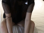 尾随少女到酒店 让她自慰诱惑推倒做爱720P完整版