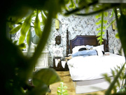 精品绿叶房偷拍貌似有点阳痿的眼镜男面对年轻貌美又性感的美女干了2次竟没操爽她,用尽全力第3次终于征服了!