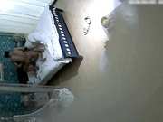 特色宾馆偷拍时尚性感的包臀短裙美女和聊了很久的微信网友开房啪啪,男的看见美女丰满又漂亮在床上干完又干!