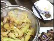 性感黑丝短裙美女下班和男同事一起吃饭时喝了加过东西的芬达后被带到酒店脱掉衣服狠狠爆操射了一背.