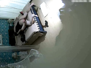 喜欢跪在地上吃鸡鸡的时尚气质美女和公司新来的帅气男同事酒店约会操完一次女的又要操,主动女上位干男的!