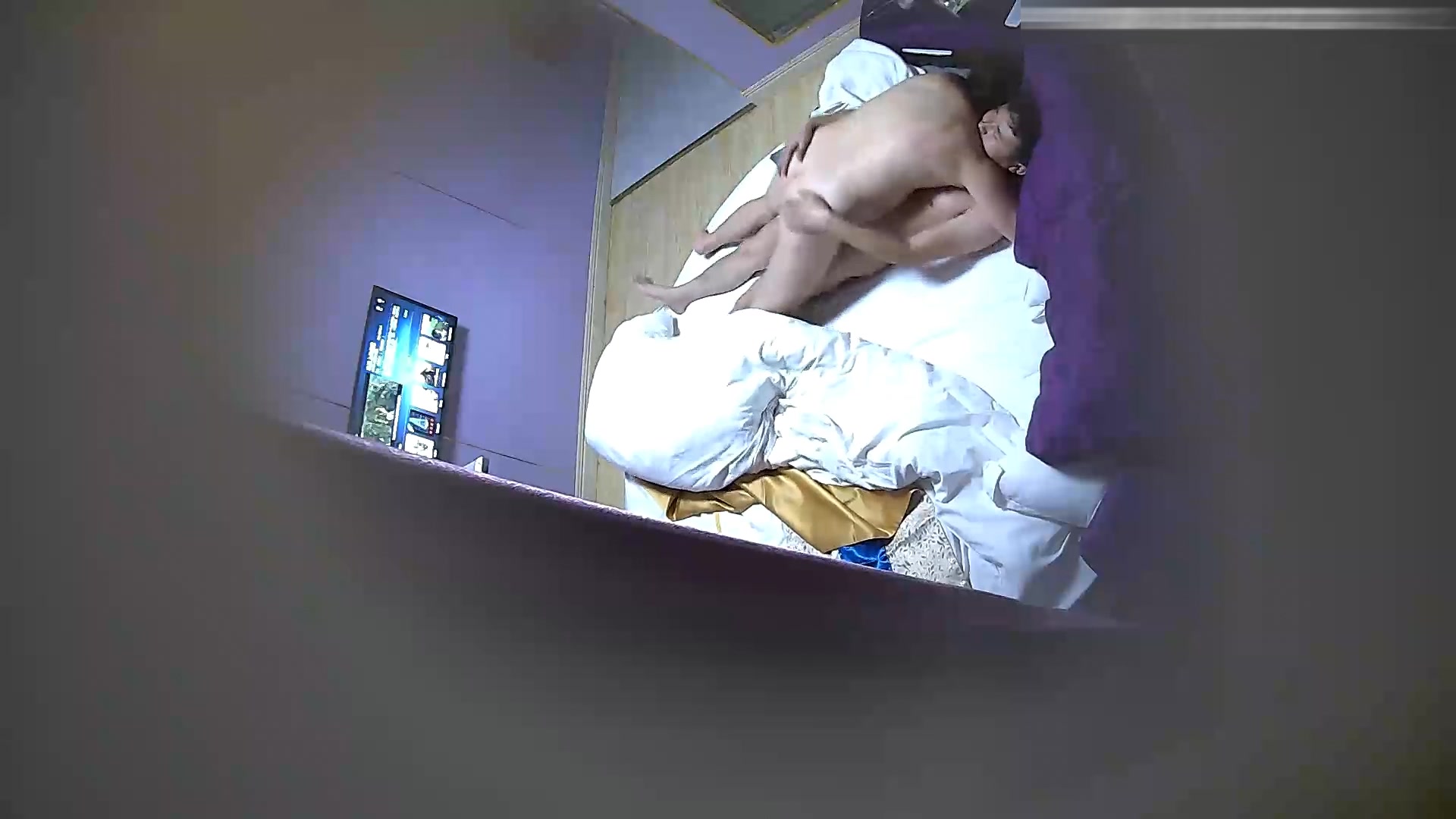 小旅店拍貌似许久没见面的偷情饥渴男女啪啪的相当疯狂刺激男的很猛各种体位爆插搞的丰满女欲仙欲死淫叫不止