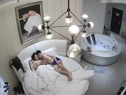 气质范性感长发美女和异地男友进房后就迫不及待的狂操最后射在美女嘴里,洗澡时又从浴缸一直干到床上.国语!