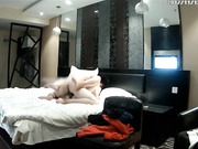 喷血推荐-稀有房偷拍性感苗条的女神级大学美女被男友操的太猛不小心把套套干破了,美女生气了不让干第2次了!