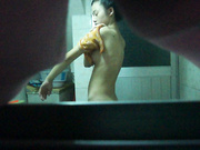 冒死偷窥大学生超清纯妹子 洗澡最后还是被发现