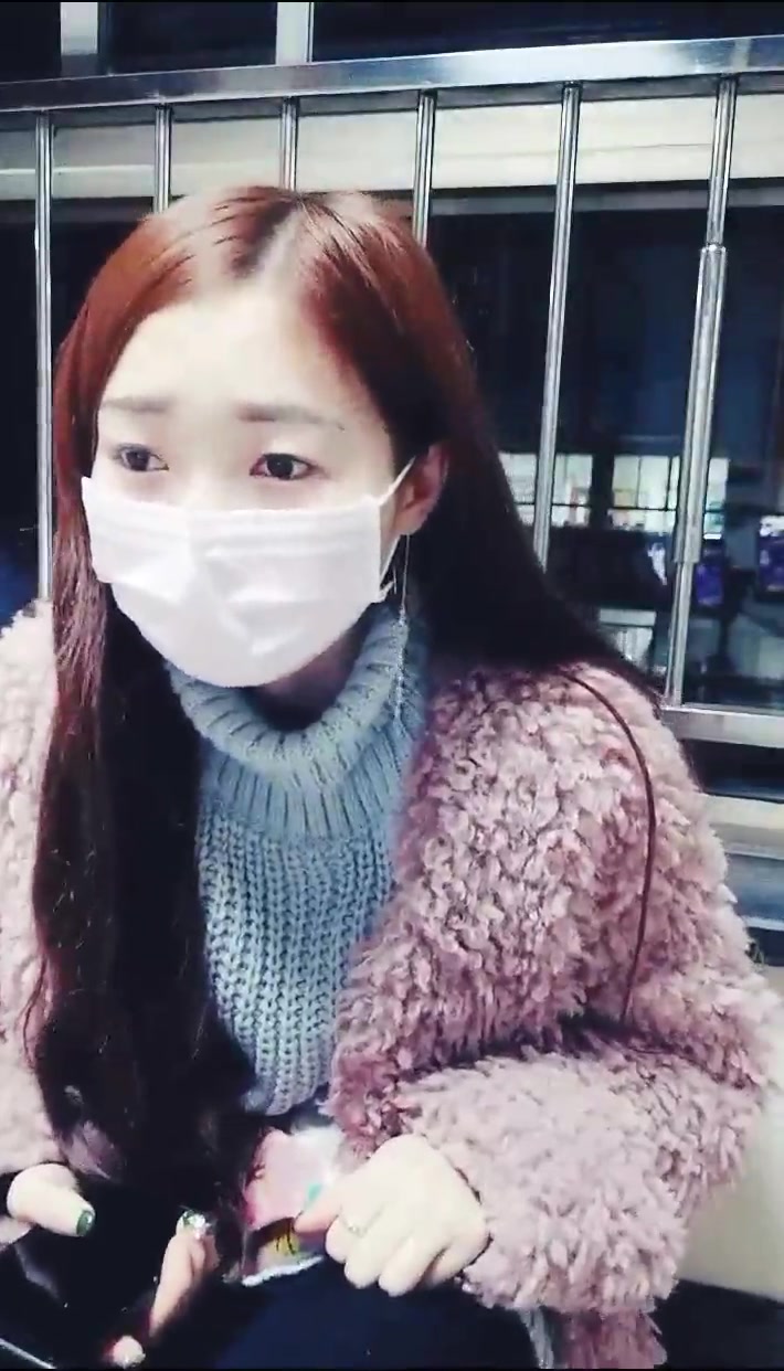 零零后美女男友出院前一晚来一炮，今晚隔壁病床有个肺病患者不管他拉上帘子就开干