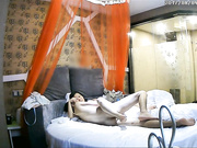 复古风酒店外表朴实小少妇开房幽会情人鸡巴吃的很熟练还玩69相当激情貌似吃大力丸了连干3炮