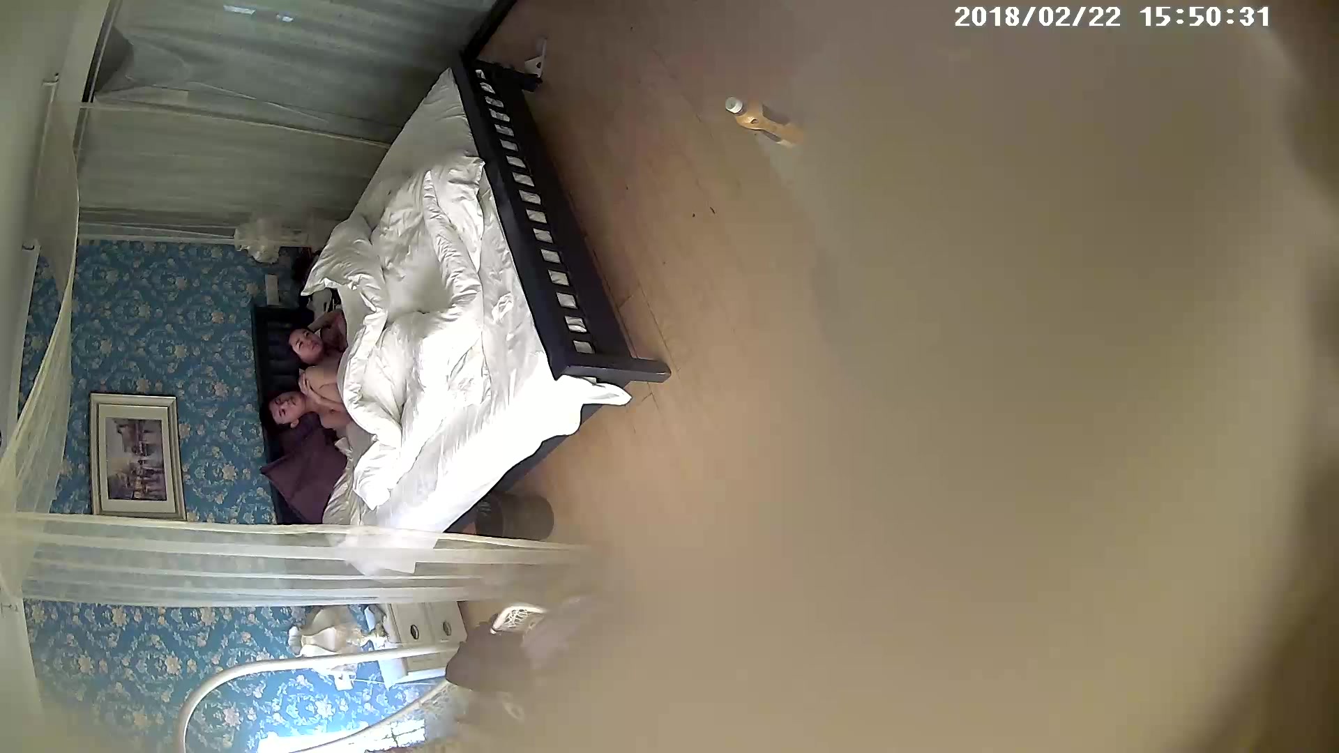 性欲旺盛青年男女开房滚床单很能草啊电话来了都不接继续干很生猛小床操的咔吱咔吱响射美女肚子上